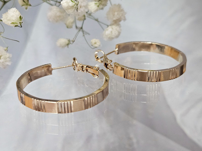 Серьги 2243026600139: цена 390 рублей.