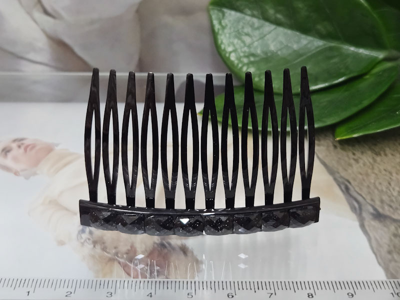 Заколка 1025001600218: цена 115 рублей.