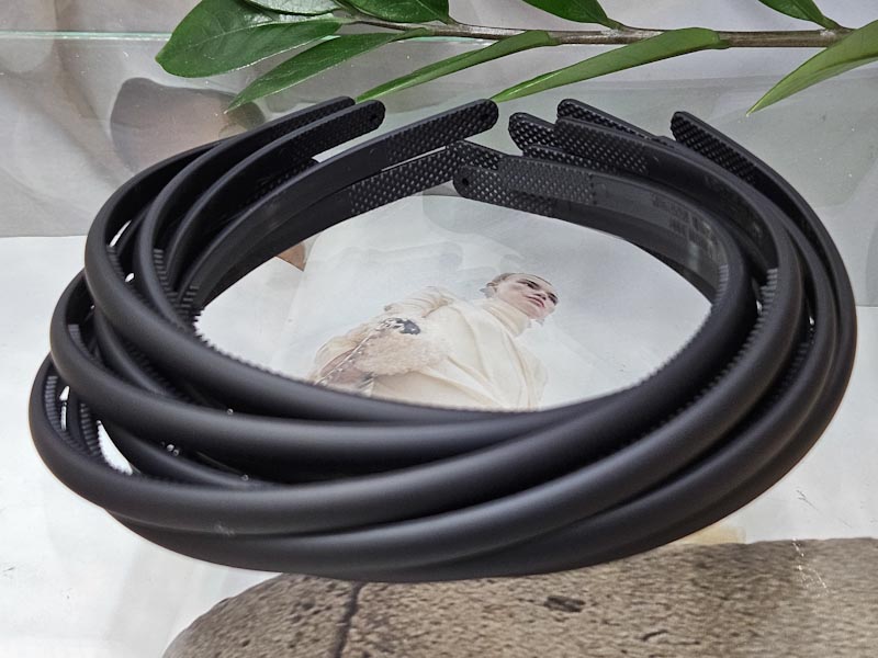 Ободок 1489001600041: цена 900 рублей.