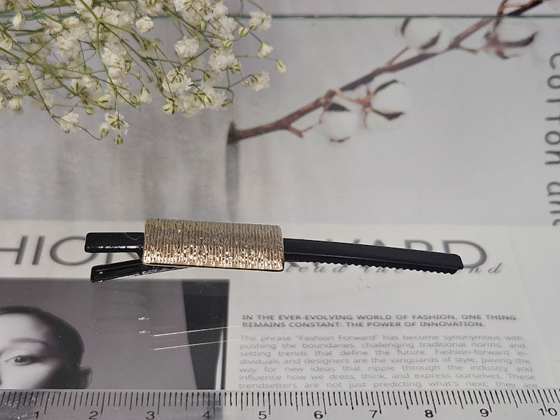 Заколка 1031001600769: цена 180 рублей.