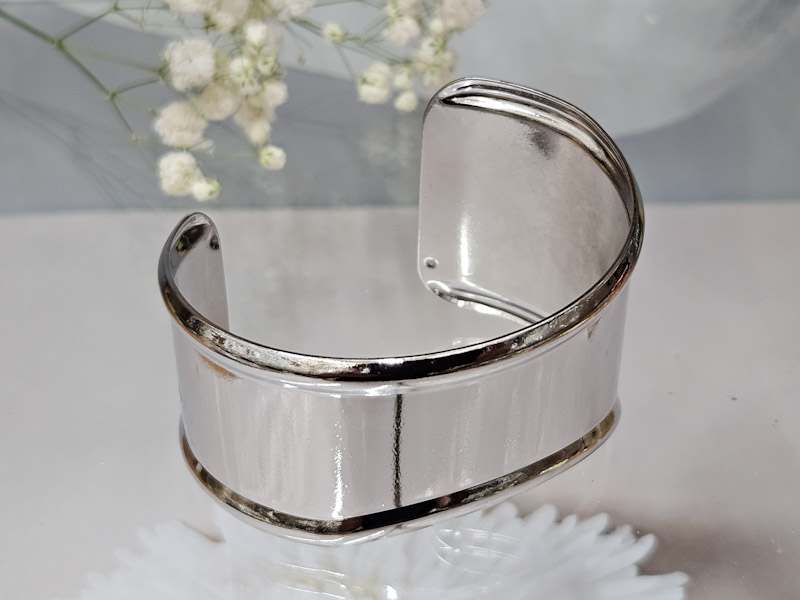 Браслет 1962002600437: цена 575 рублей.