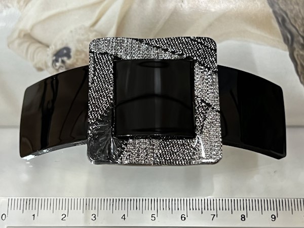 Заколка 1072005600027: цена 410 рублей.