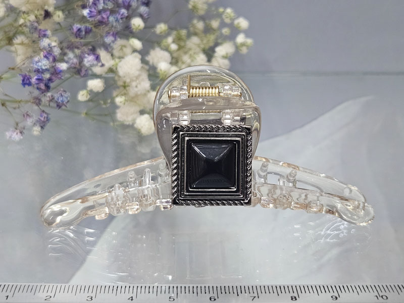 Заколка 1915001601677: цена 265 рублей.