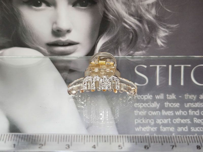 Заколка 1866001600705: цена 135 рублей.