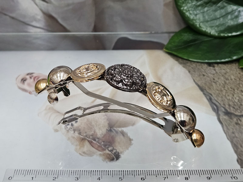 Заколка 1061001600230: цена 345 рублей.