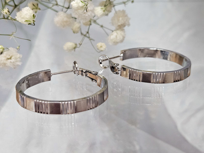 Серьги 2243026600146: цена 390 рублей.