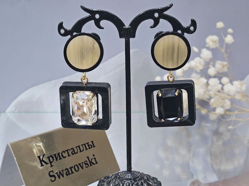 Серьги 1554006600119: цена 2455 рублей.