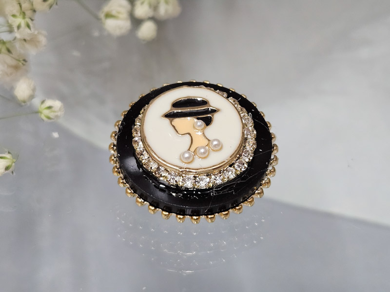 Брошь 1023002600237: цена 265 рублей.