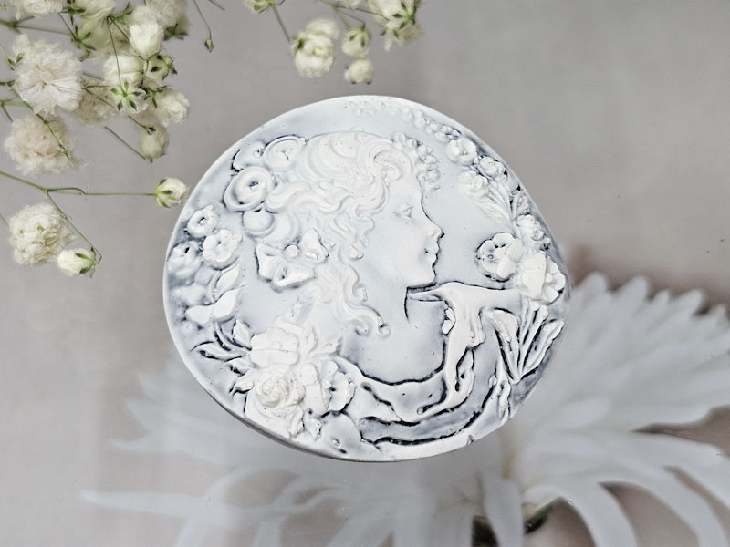 Брошь 2188002600010: цена 900 рублей.