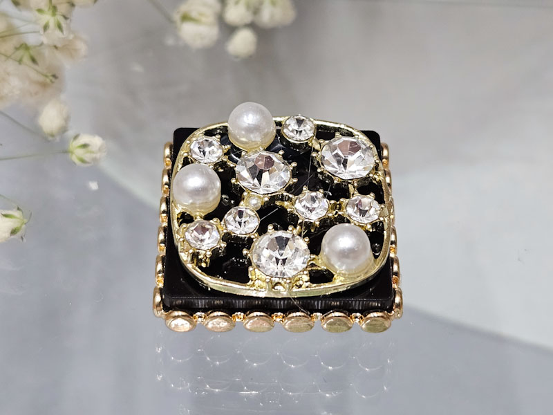 Брошь 1023002600145: цена 265 рублей.