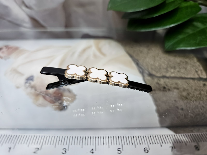 Заколка 1039001600215: цена 135 рублей.