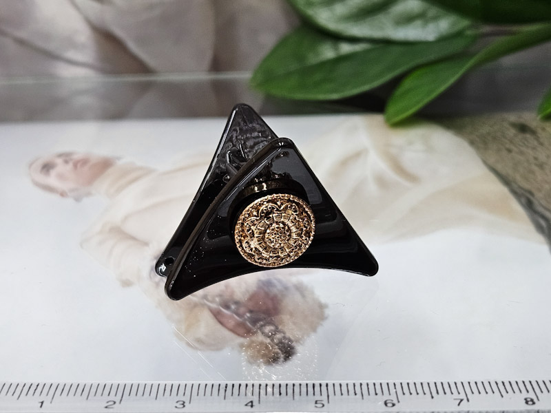 Заколка 1061001600063: цена 180 рублей.