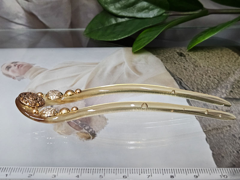 Заколка 1061001600148: цена 180 рублей.