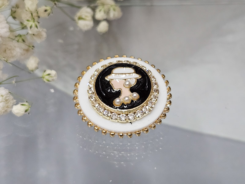 Брошь 1023002600244: цена 265 рублей.