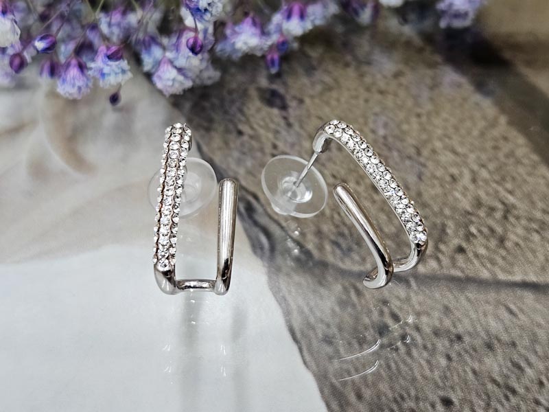 Серьги 2247026600151: цена 695 рублей.