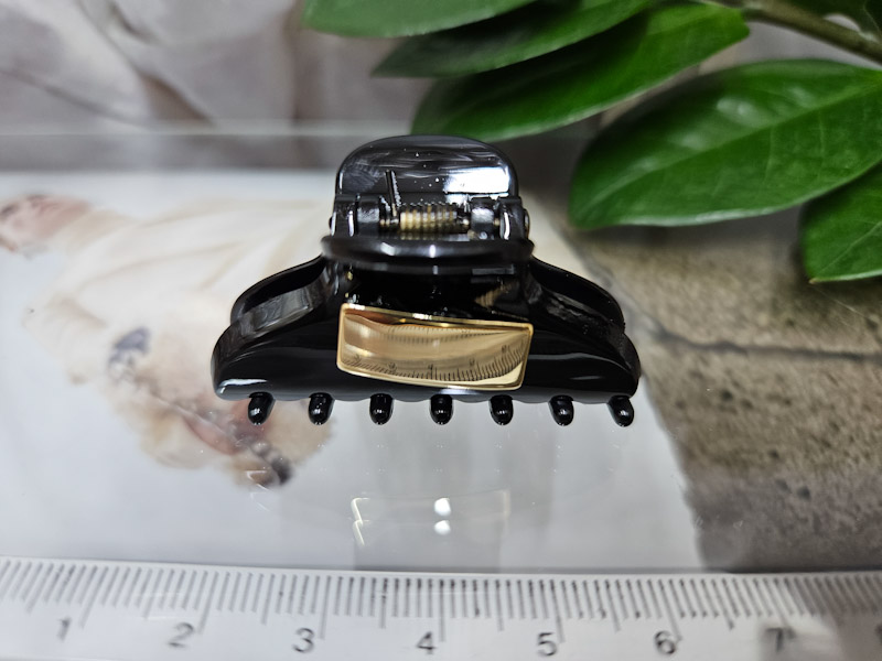 Заколка 1743001600310: цена 100 рублей.