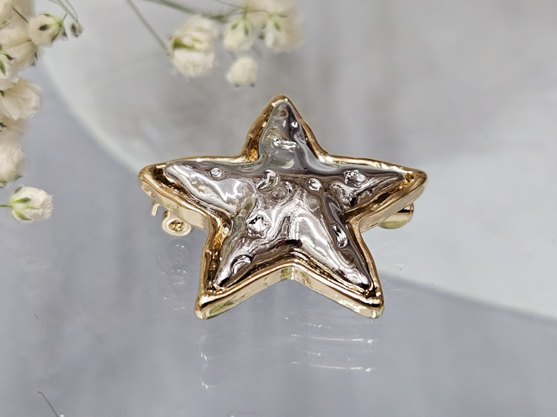 Брошь 1269002600024: цена 410 рублей.