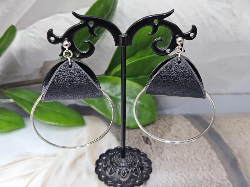 Серьги 1588002600019: цена 495 рублей.