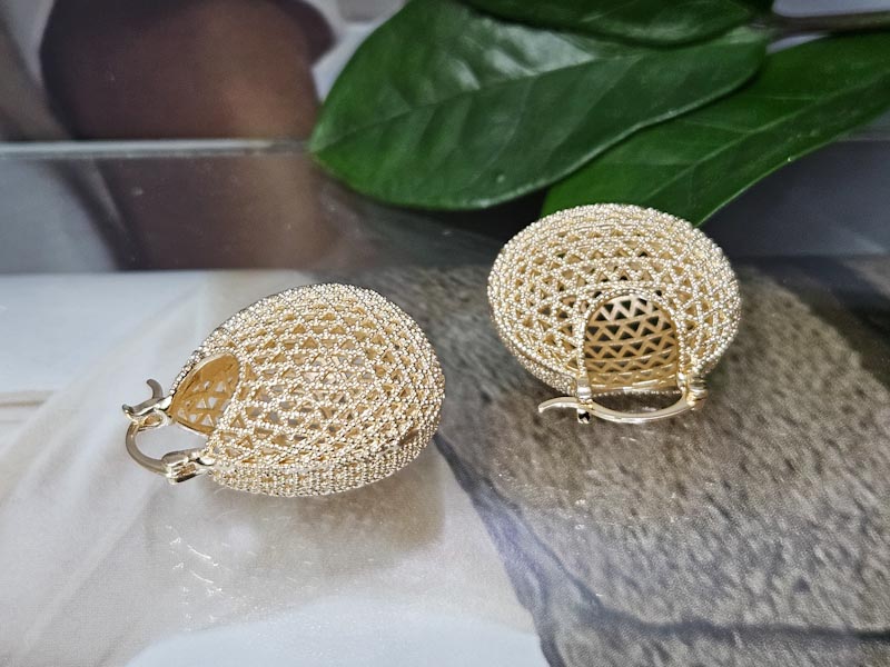 Серьги 1036002600275: цена 820 рублей.