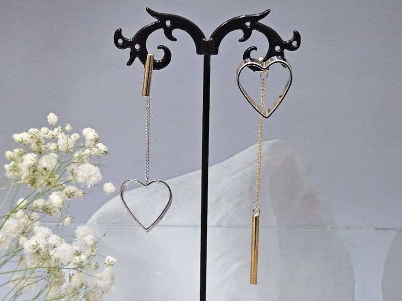 Серьги 2246026600147: цена 520 рублей.