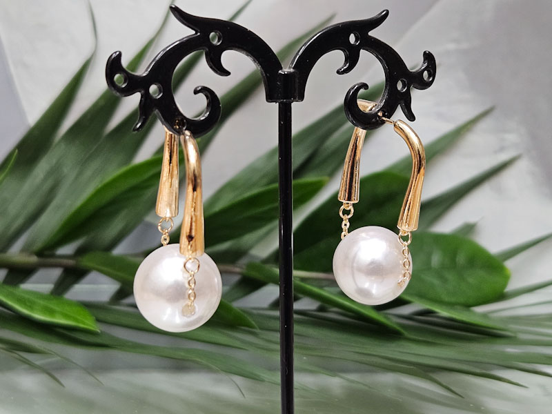 Серьги 1036002600145: цена 575 рублей.