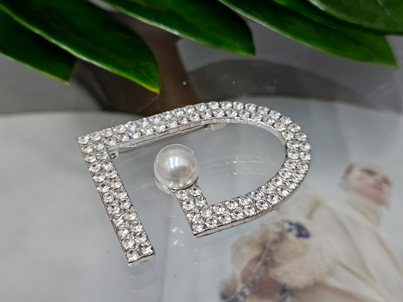 Брошь 1010008300452: цена 480 рублей.