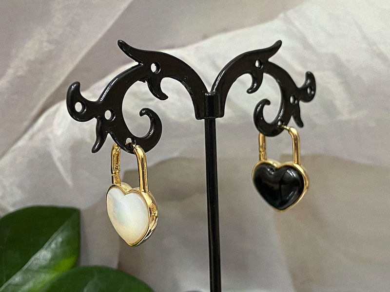 Серьги 2052001300038: цена 1040 рублей.